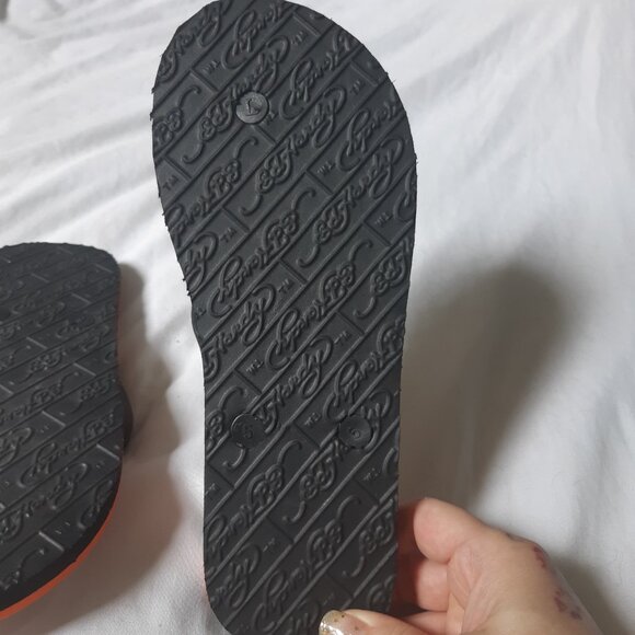 NWOT Ed Hardy flops - Picture 8 of 10